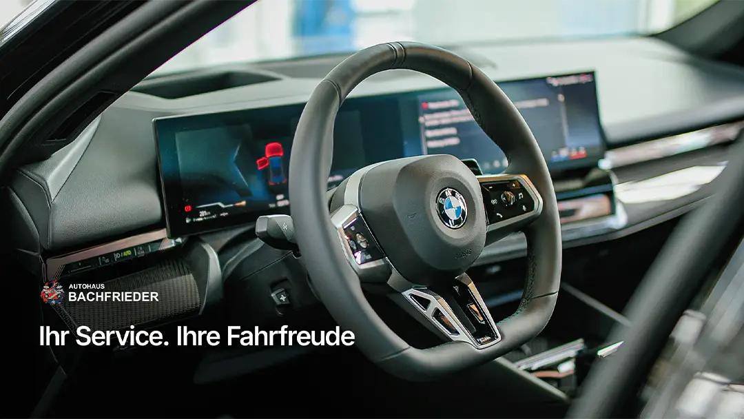 Innenansicht eines BMW Elektroautos im Showroom von Autohaus Bachfrieder in Piding